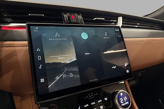 Jaguar F-PACE 9 of 15