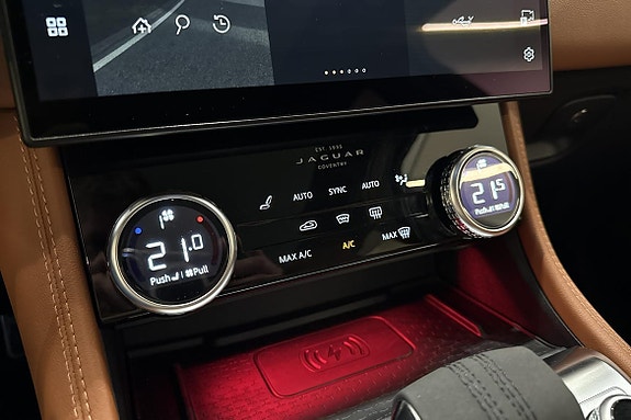 Jaguar F-PACE 10 of 15
