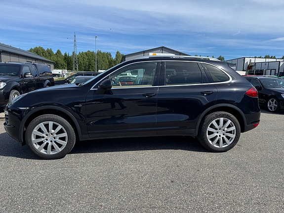 Porsche Cayenne 2 of 5