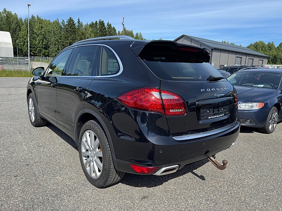 Porsche Cayenne 3 of 5