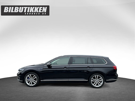 Volkswagen Passat 2 of 5