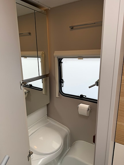 Adria Adora 593 UK / KUN BRUKT 2 TURER / 3 KØYER / ALDE / LUFTFORTELT / GARANTI 19 of 19