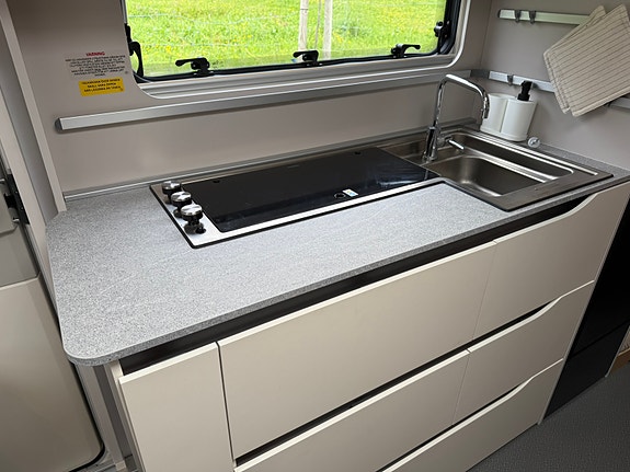 Adria Adora 593 UK / KUN BRUKT 2 TURER / 3 KØYER / ALDE / LUFTFORTELT / GARANTI 8 of 19
