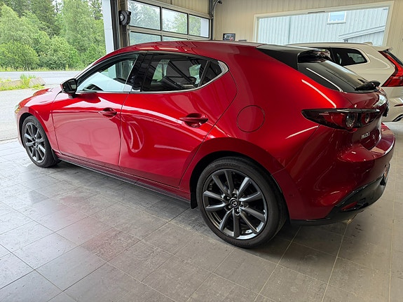 Mazda 3 4 of 5