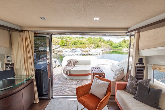 Azimut 62S Hydraulisk plattform, aircon, 17,5 generator, hekktrøster. Kjørt kun 21 of 30