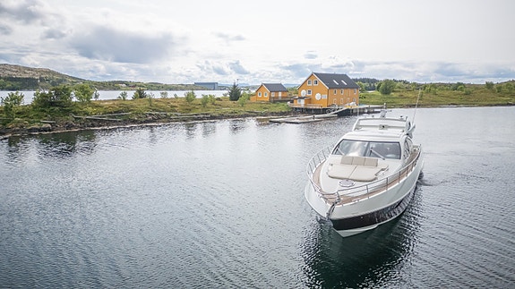 Azimut 62S Hydraulisk plattform, aircon, 17,5 generator, hekktrøster. Kjørt kun 5 of 5