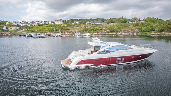 Azimut 62S Hydraulisk plattform, aircon, 17,5 generator, hekktrøster. Kjørt kun 3 of 5