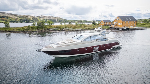 Azimut 62S Hydraulisk plattform, aircon, 17,5 generator, hekktrøster. Kjørt kun 6 of 30