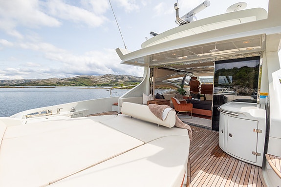 Azimut 62S Hydraulisk plattform, aircon, 17,5 generator, hekktrøster. Kjørt kun 17 of 30