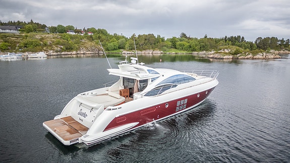 Azimut 62S Hydraulisk plattform, aircon, 17,5 generator, hekktrøster. Kjørt kun 2 of 5