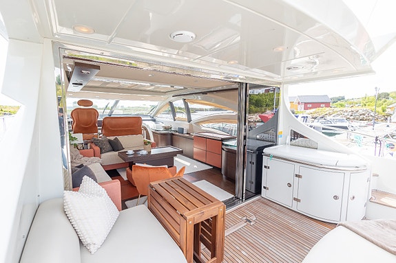 Azimut 62S Hydraulisk plattform, aircon, 17,5 generator, hekktrøster. Kjørt kun 19 of 30