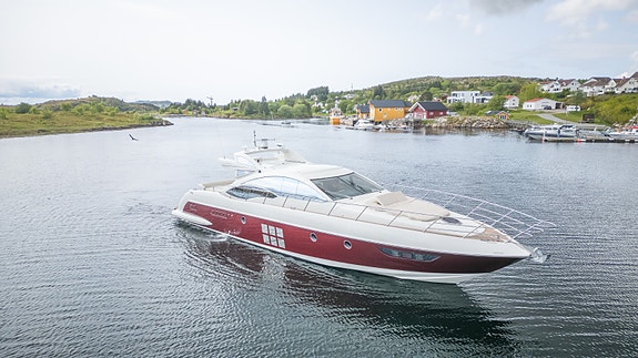 Azimut 62S Hydraulisk plattform, aircon, 17,5 generator, hekktrøster. Kjørt kun 4 of 5