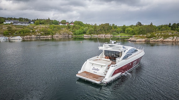 Azimut 62S Hydraulisk plattform, aircon, 17,5 generator, hekktrøster. Kjørt kun 10 of 30