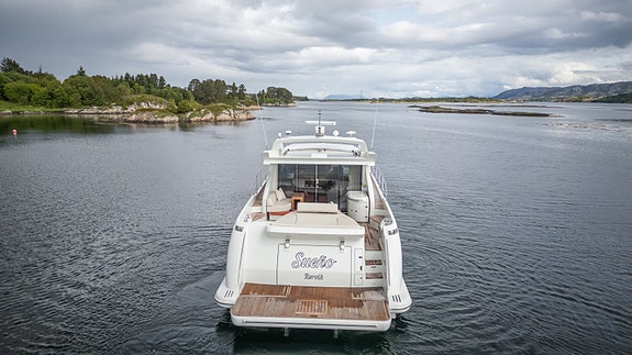 Azimut 62S Hydraulisk plattform, aircon, 17,5 generator, hekktrøster. Kjørt kun 9 of 30