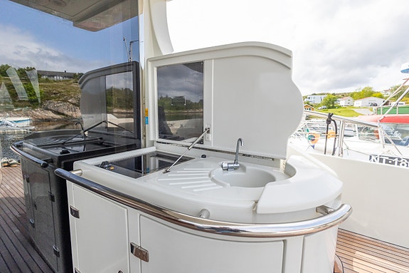 Azimut 62S Hydraulisk plattform, aircon, 17,5 generator, hekktrøster. Kjørt kun 20 of 30