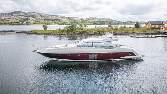Azimut 62S Hydraulisk plattform, aircon, 17,5 generator, hekktrøster. Kjørt kun 7 of 30