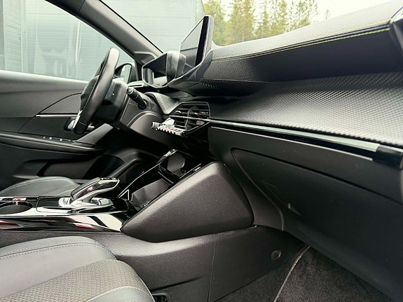 Peugeot 208 13 of 30