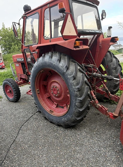 Volvo 2250 3 of 5
