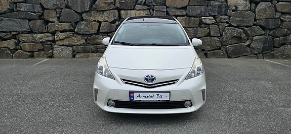 Toyota Prius+ Seven 2 of 5