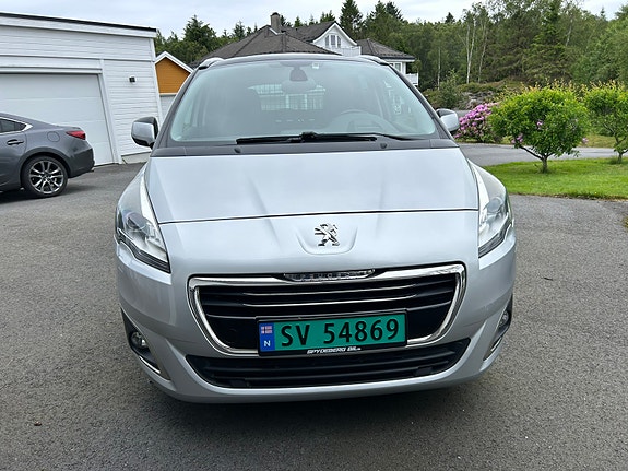 Peugeot 5008 2 of 5