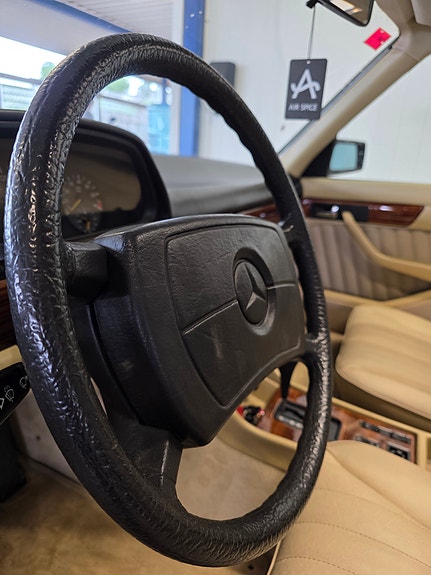 Mercedes-Benz 380 SE 11 of 28