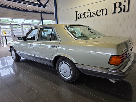 Mercedes-Benz 380 SE 3 of 28