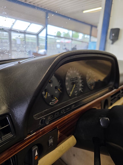 Mercedes-Benz 380 SE 12 of 28