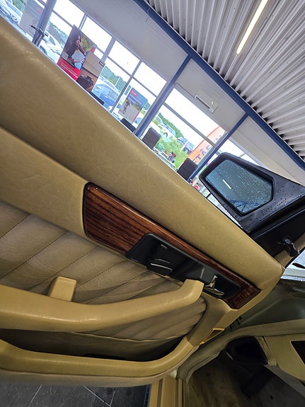 Mercedes-Benz 380 SE 17 of 28