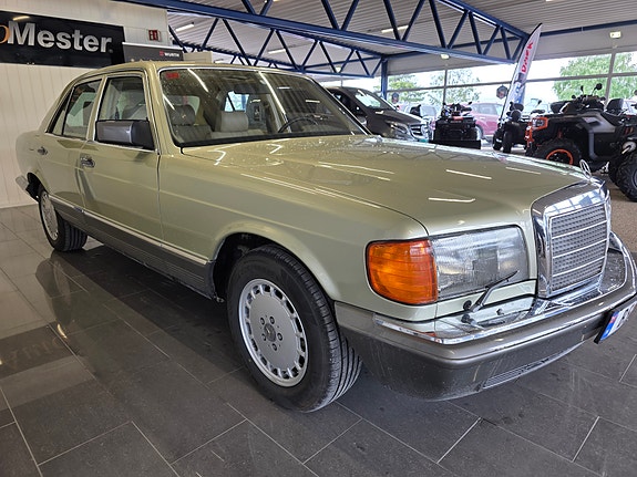Mercedes-Benz 380 SE 7 of 28