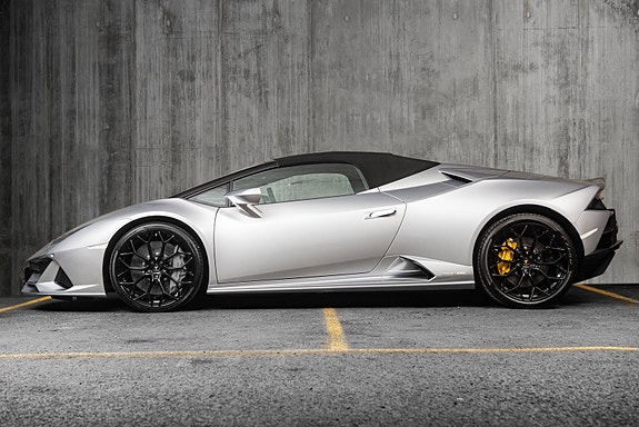 Lamborghini Huracan 5 of 5