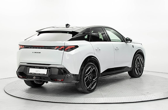 Peugeot e-3008 5 of 5