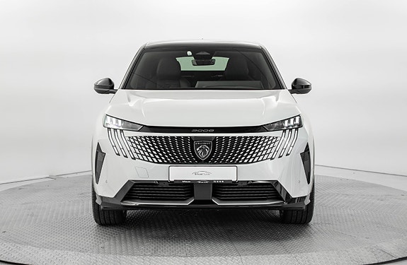 Peugeot e-3008 3 of 5