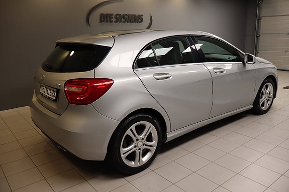 Mercedes-Benz A180 2 of 5
