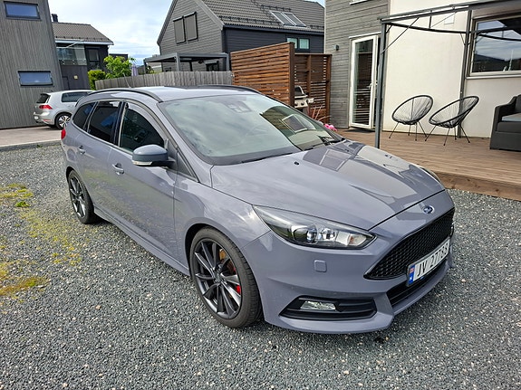 Ford Focus 2 of 5