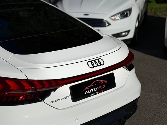 Audi e-tron GT 11 of 30