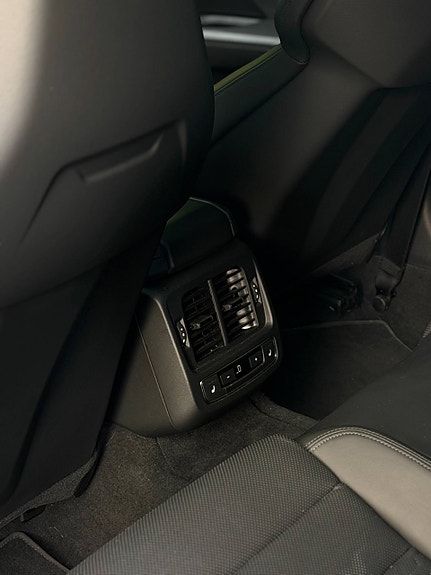 Audi e-tron GT 26 of 30