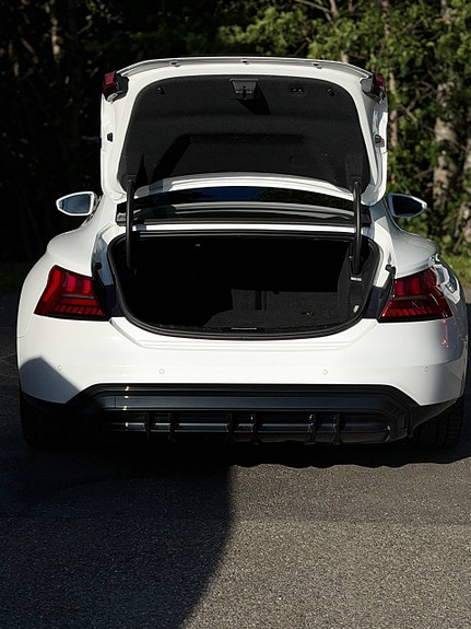 Audi e-tron GT 16 of 30