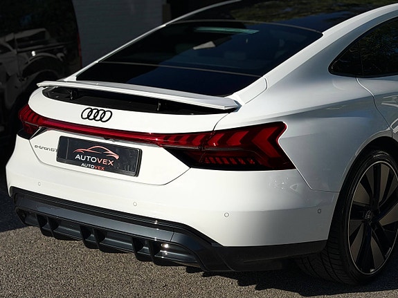 Audi e-tron GT 10 of 30