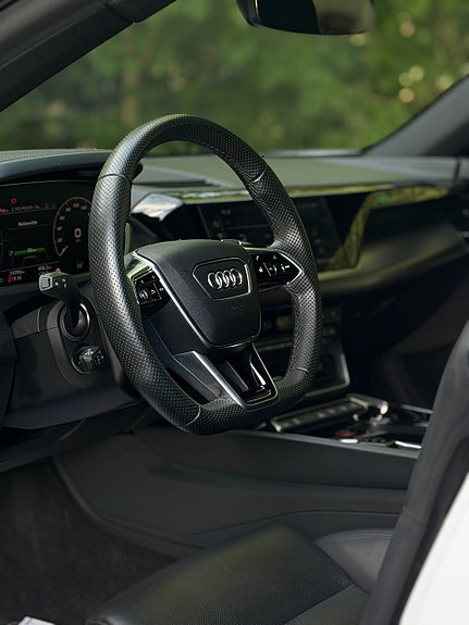 Audi e-tron GT 18 of 30