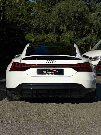 Audi e-tron GT 14 of 30