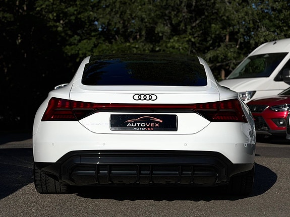 Audi e-tron GT 9 of 30