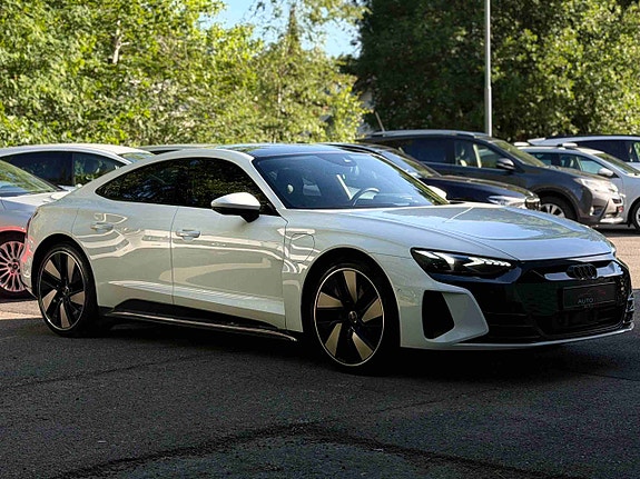 Audi e-tron GT 4 of 5