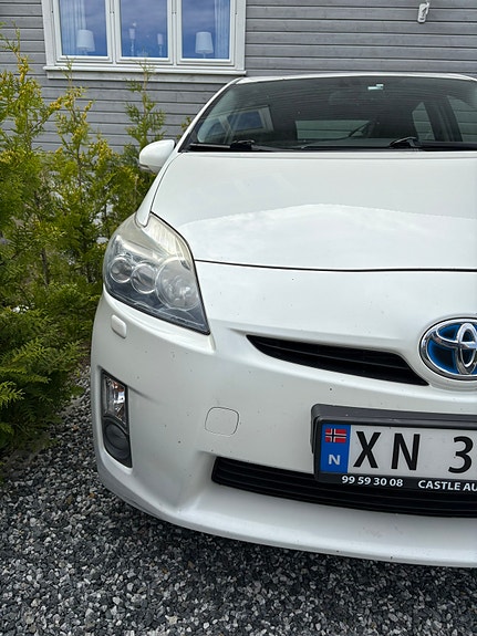 Toyota Prius 3 of 5