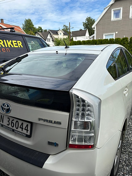 Toyota Prius 5 of 5