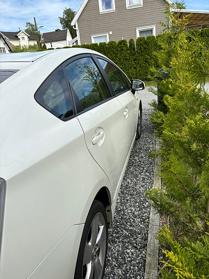 Toyota Prius 4 of 5