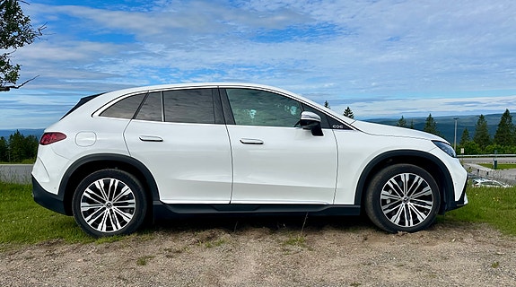 Mercedes-Benz EQE SUV 2 of 5