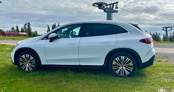 Mercedes-Benz EQE SUV 4 of 5