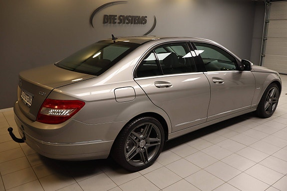 Mercedes-Benz C220 2 of 5