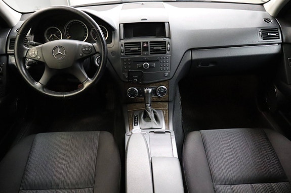 Mercedes-Benz C220 3 of 5