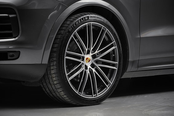 Porsche Cayenne Coupe 3 of 5